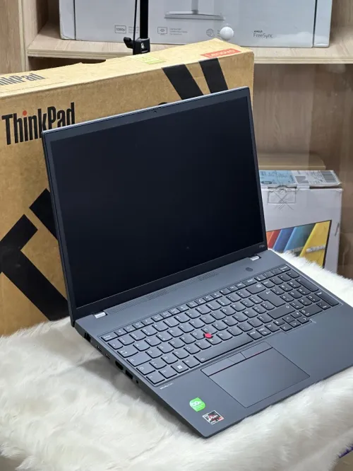 LENOVO THINKPAD P16s Gen 2 AMD RYZEN 7 PRO 7840U 32GO DDR5X 512GO SSD AMD RADEON 780M NEUF SOUS EMBA