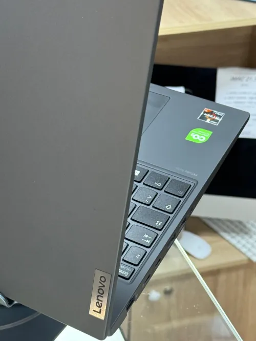 LENOVO THINKPAD P16s GEN 2 AMD RYZEN 7 PRO 7840U 32Go 512GO SSD NVME 