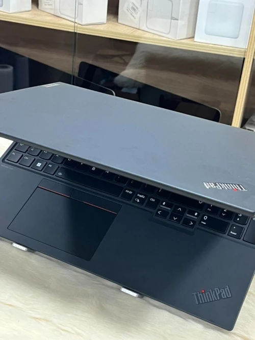 LENOVO THINKPAD T16 NEUF JAMAIS UTILISEE I5 1335U 16GO 256GO SSD ECRAN 16 FULL HD 1080P WIN 11 