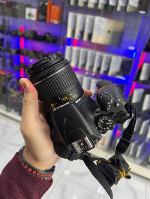 Nikon D3500 & 18-55mm DX VR 14k