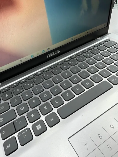 Laptop ASUS X415 i5-11em 8GB 256GB SSD 14''
