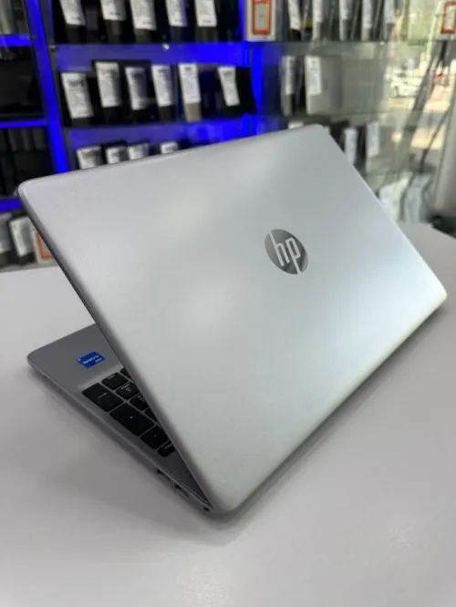 HP 250 G8 NOTEBOOK i5-11em 8GB 512GB SSD 14'' 