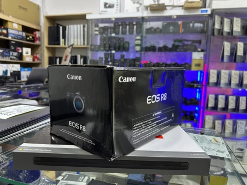 Canon EOS R8 Full-Frame 24MP 4K 60FPS NEUF