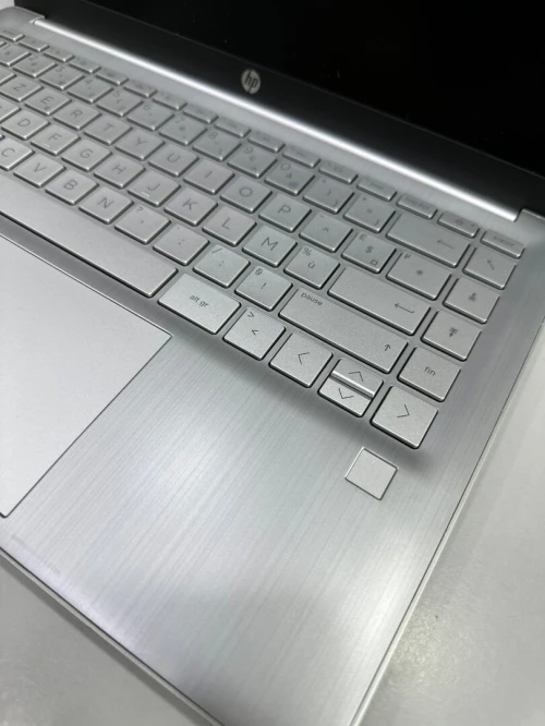 HP 4G LAPTOP 14 SnapdragonC7 8GB RAM 256GB SSD 14"