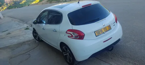 Peugeot 208 2015 Allure