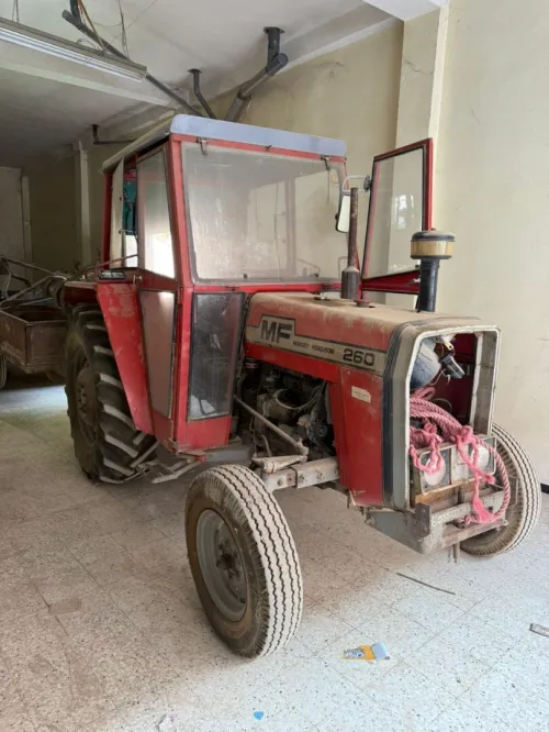 TRACTEUR MASSEY FERGUSON 260 1980