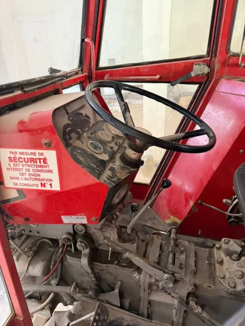 TRACTEUR MASSEY FERGUSON 260 1980
