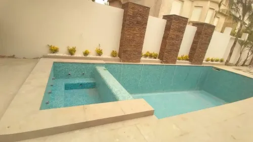 Construction des piscines بناء مسابح