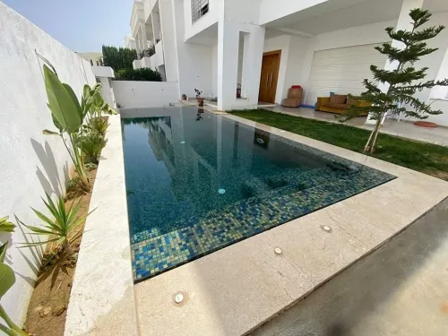 CONCEPTION ET CONSTRUCTION LES PISCINES
