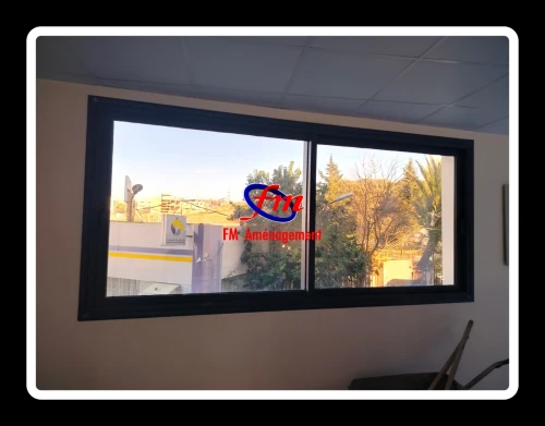 Cloison amovible. Porte. Fenêtre aluminium