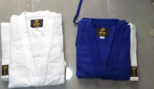 Kimono Judo super qualité importation   Kyn ga3 les tailles seghar w kbar