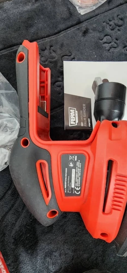Viseuse et pensseuse avec un seul batterie pour les deux 2 capacité  21v marque  ferm Prix 22000 da
