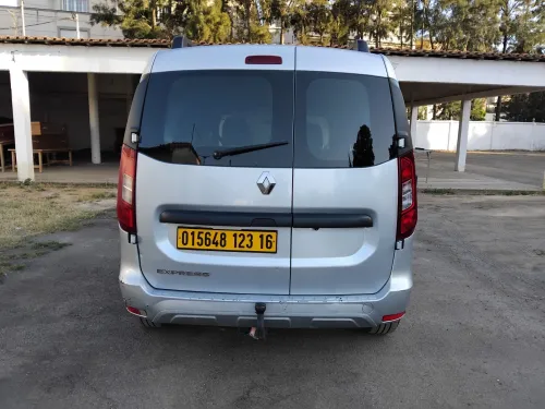 Renault New express 2023 authentic