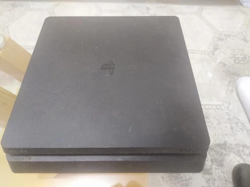 PS4 1 tera + 2 Manet original + les jeux