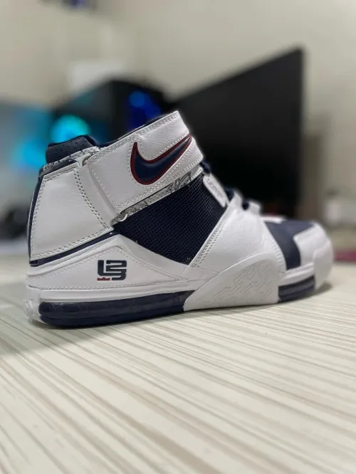 Nike LeBron zoom 2 original 