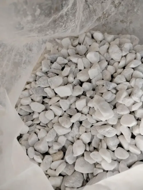 Gravier décoration للتزيين  Gravier de marbre . Sac   blanc   حصى رخامي  للحدائق والمنازل،