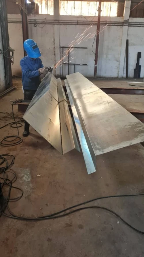 Fabrication et Montage Des Chenaux et Les Gouttières