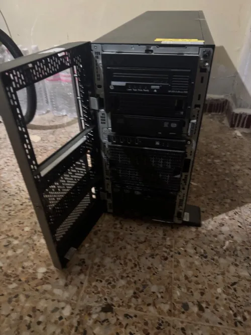 Serveur HP ML350e Gen8 ProLiant, 2 GHz, Intel Xeon, E5-2620, 3 x 500Go, 32 go ram 