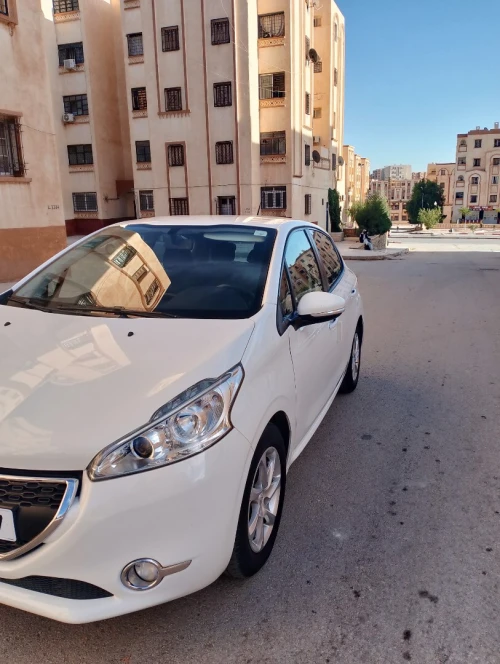 Peugeot 208 2015 Allure