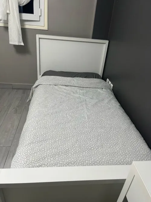Armoire, lit, bureaux, meuble pour coiffeuse