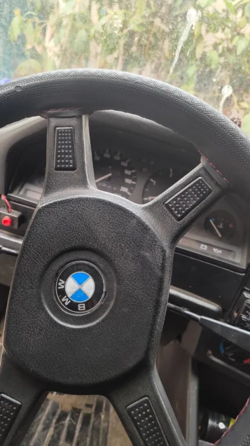 BMW E30 1987 