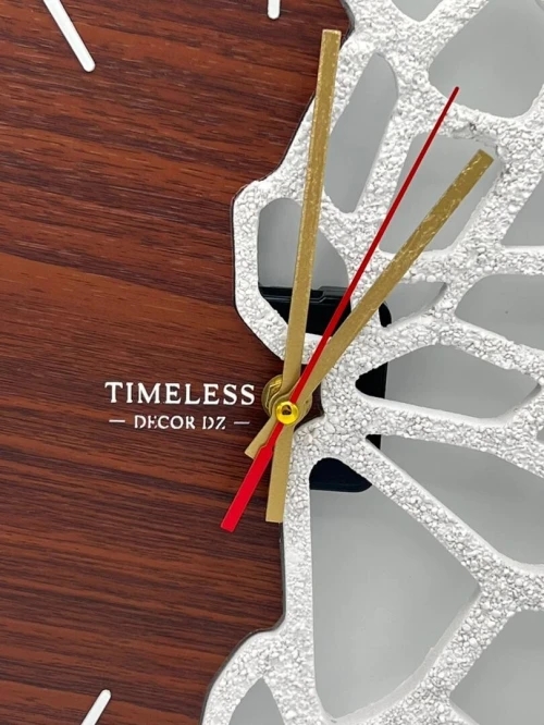 L'Horloge "Timeless" - Quand l'Artisanat Rencontre le Design Moderne !