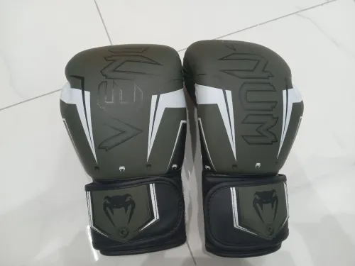 Gants venum vert militaire