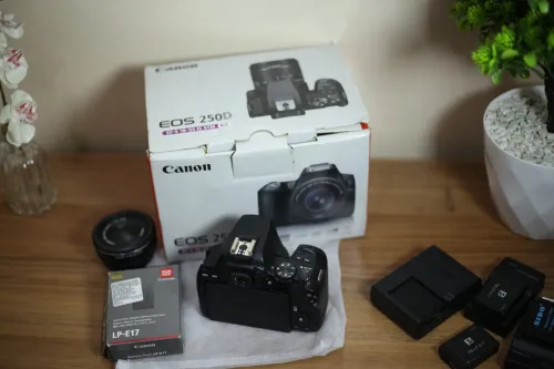 Canon EOS 250d