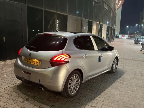 Peugeot 208 2018 Allure