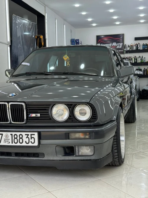 BMW E30 1988 