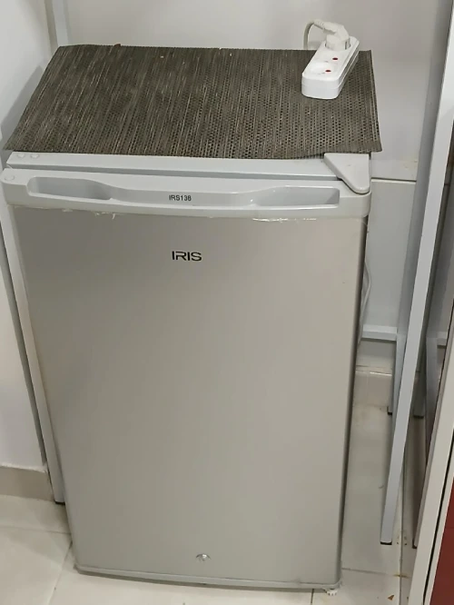 Petit réfrigérateur super froid en bon état et de bonne qualité