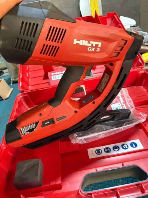 Cloueur Hilti GX3 + gaz +  quasiment neuf 