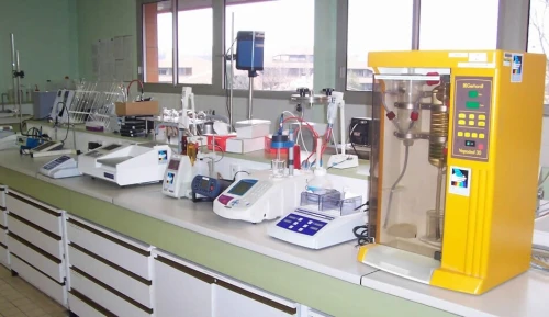 Équipements de laboratoire