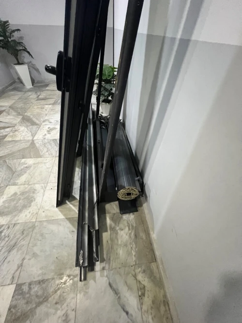 Deux double Porte-fenêtre avec rideau en aluminium