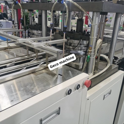 Machine de fabrication des assiettes en papier jetables
