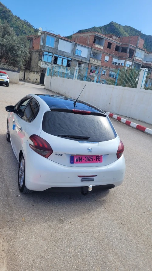 Peugeot 208 2015 Allure Facelift