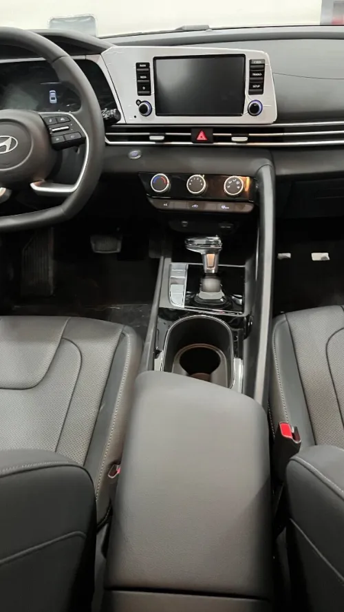 Hyundai Elantra 2025 