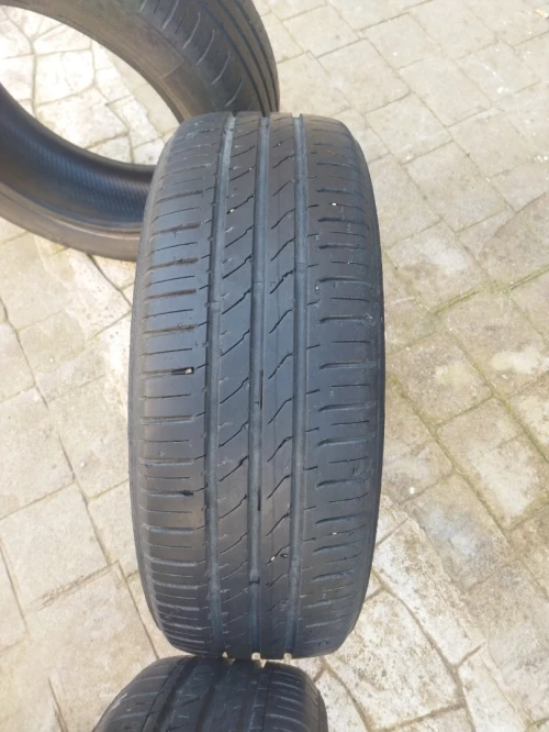 Je mets en vente 4 pneus 195/55R16 bon état