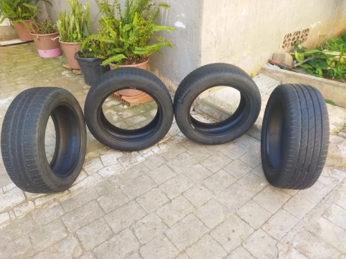 Je mets en vente 4 pneus 195/55R16 bon état
