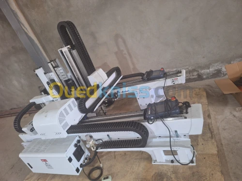 Robots industriels neufs pour machines d'injection plastique