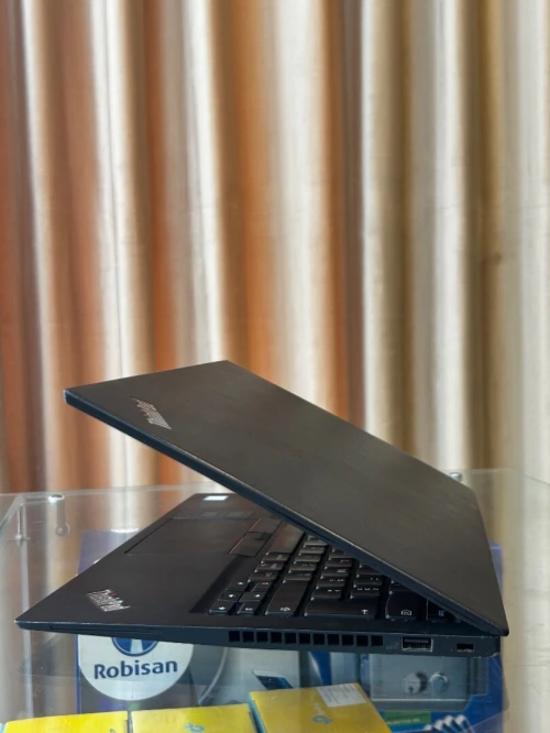 Lenovo THINKPAD T490 S i7-8665U 8GB 256GB ÉCRAN 14"FHD
