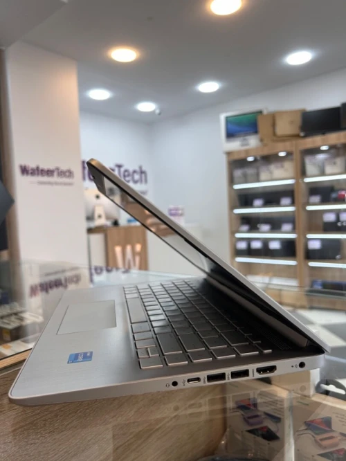 HP 14S 5400 I3-1215U 8GB 256 SSD 