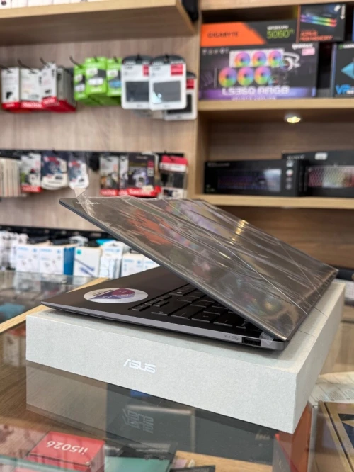ASUS ZENBOOK S14 ULTRA 7 285V 32GB 1TB SSD ARC 140V ÉCRAN 14"