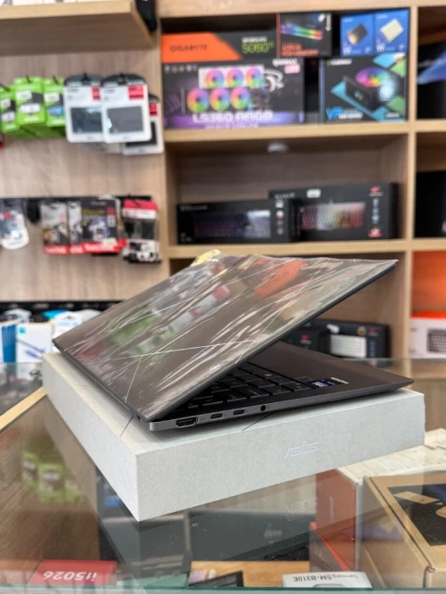 ASUS ZENBOOK S14 ULTRA 7 285V 32GB 1TB SSD ARC 140V ÉCRAN 14"
