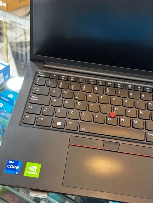 LENOVO THINKPAD E14  i7-1355U 16GB 512GB SSD GRAPHICS MX 250 2GB Écran14" FHD