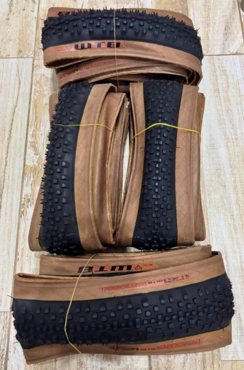 PNEU GRAVEL haut gamme WTB RESOLUTE TUBELESS 700 X 42C