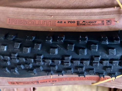 PNEU GRAVEL haut gamme WTB RESOLUTE TUBELESS 700 X 42C