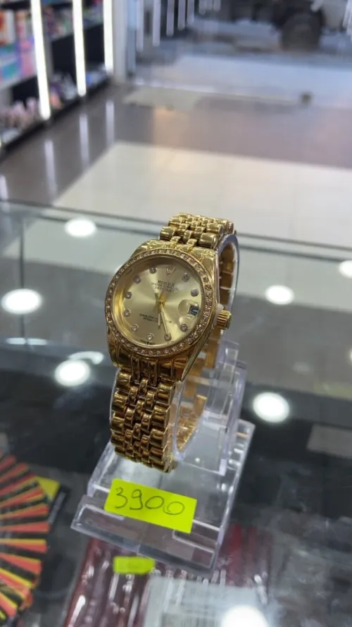 Une montre ROLEX EN ACIER INOXYDABLE