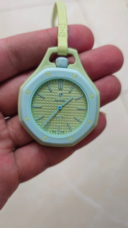 Montre collaboration Swatch & Piguet