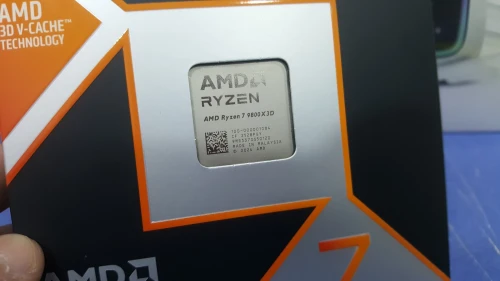 UNITE GAMING RYZEN 7 9800X3D 32G RTX 5070TI 16G FULL WHITE